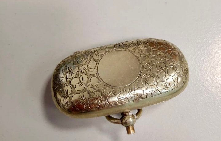 Иностранец пытался вывезти через «Борисполь» золотые и серебряные предметы времен королевы Виктории